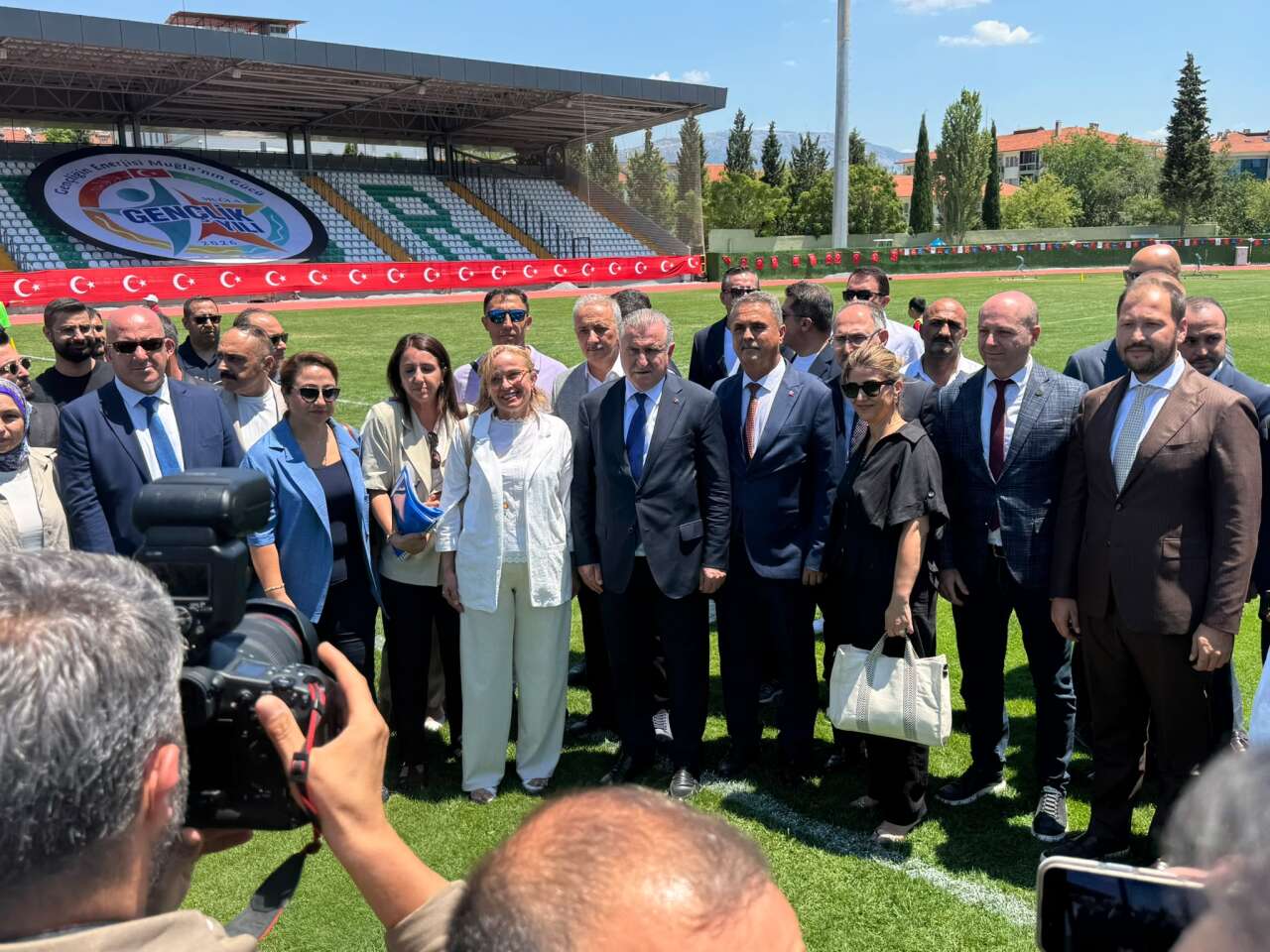 Muğla Atatürk Stadyumu 1. Lig'e Hazır: Bakan'dan İlk Maç ve UEFA Kriterleri Müjdesi 3